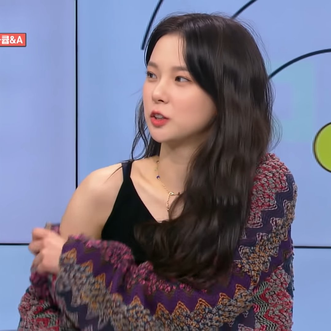 TriedtobePolite's tweet photo. Do you know?  What happened to Yujin's right shoulder?

#Kep1er #케플러 #Chat_with_Kep1er #FIRST_IMPACT @official_kep1er https://t.co/nXnQGhseI1