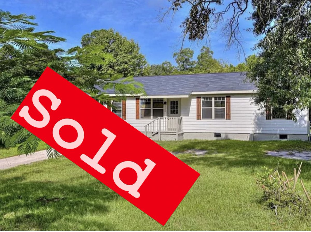 Lincoln_P's tweet photo. Another satisfied client. We are humbled to have helped this deserving lady move into a home Rent to to Own. 646 945 5996 https://t.co/FJzn7bdLIv
