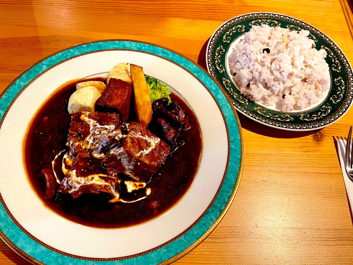 C3_tAtakikome's tweet photo. 今日のランチ🍽
母の映画観たいご要望に応え夜勤明けのわたしでしたが😂空いてる映画館ならと入間へ。
映画観る前にジョンソンタウンの #recipe2 さんへ😊
ハーブを使ったお料理や、エキナセアのハーブティーもとても美味しかった～💕内装もすき
調べて行った訳でもなくフィーリングで入ったら大正解🙌 https://t.co/dVVIkSx3RR