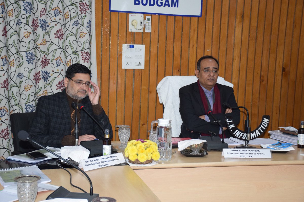 DC_Budgam's tweet photo. Pr. Secy to Govt. PDD @kansalrohit69 visits Budgam. Takes stock of Power Scenario of District. Instructs Concerned PDD officials to adhere to Curtailment Schedule, no Deviation acceptable. Urges public to Cooperate, not to indulge in illegal hooking.
@diprjk 
@shahbazmirza9 https://t.co/wyqlwEunWz