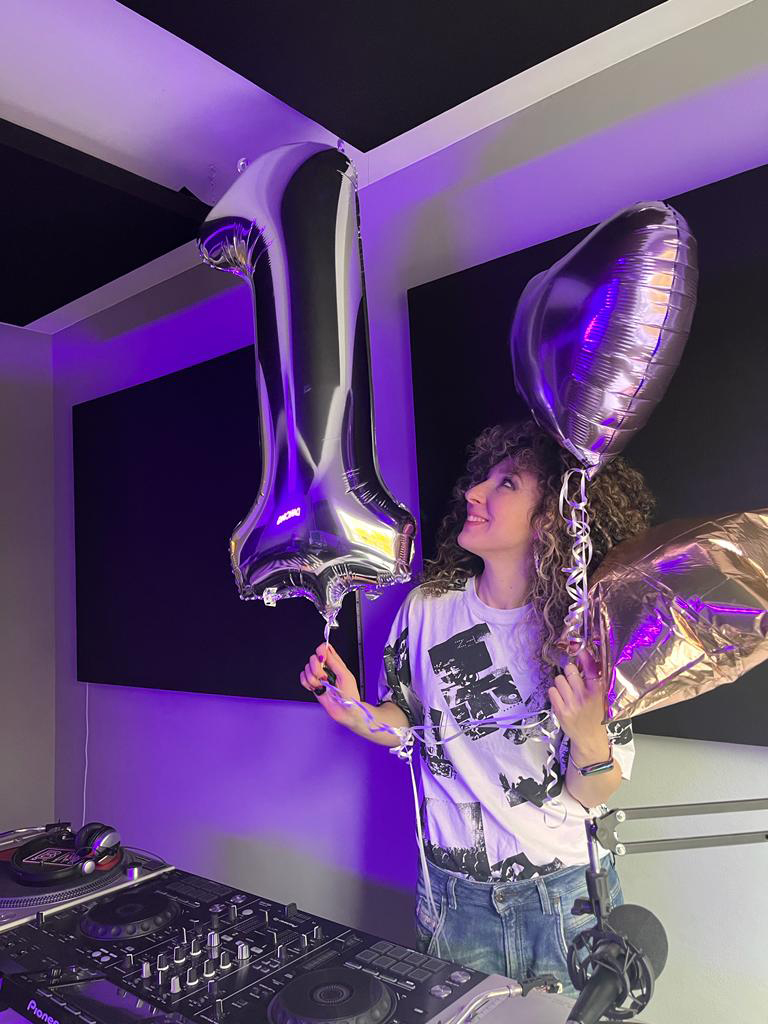 HilitKolet's tweet photo. Number 1οΈβ£ @musicweek Upfront Club Chart!
π to all @ @DefectedRecords for making it happen
β€οΈ to my growing team for being awesome
π€ to the one and only #KayElizabeth aka my Demon for her dope AF voice
Who.... wants to hear some new music in 2022?
#TechnoDisco https://t.co/RsmiNwz0HV