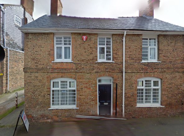 sonyajonesshrop's tweet photo. @lynjobaggins @OswestryTC @ShropCouncil @JoshCockburn @DuncanKer @YoungMindsUK @Gem_Cassin Sorry state of affairs in such an amazing building they should never have got rid of #Connexions in Upper Brook St in that tiny building so much great work we supported so many vulnerable #YoungPeople in that little cottage some days standing room only it was fantastic #Community https://t.co/l0pWAhVDxG