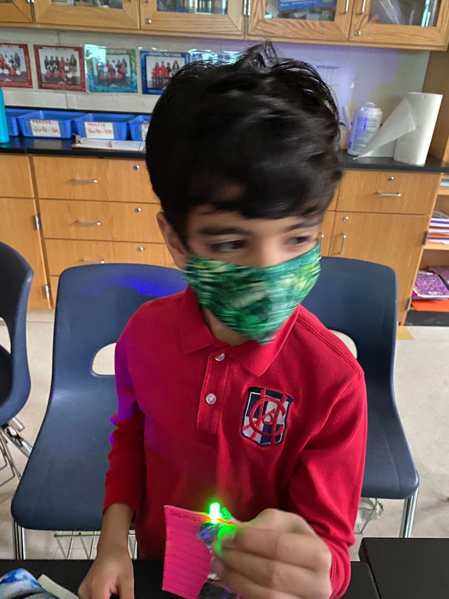 CedarHillPrep's tweet photo. Third graders were introduced to electricity as a form of energy. In this activity, the students built a flashlight, investigated how electrical energy requires a circuit, and made their own mini flashlights from LEDs, button batteries, and strips of aluminum foil.
#science https://t.co/TJO7hnxEfk