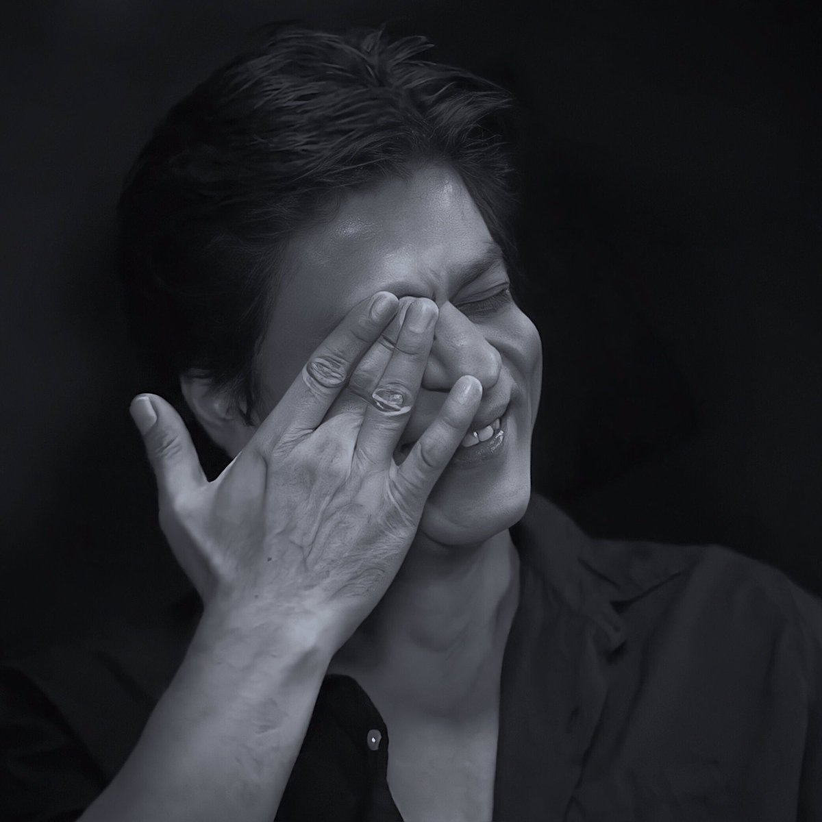 SRKInternationl's tweet photo. Have a pleasant afternoon! 
#ShahRukhKhan  #SRK #SRKInternational https://t.co/pfn2rbTBFy