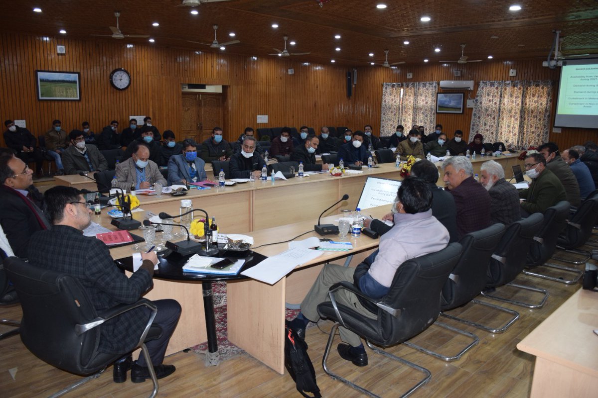 DC_Budgam's tweet photo. Pr. Secy to Govt. PDD @kansalrohit69 visits Budgam. Takes stock of Power Scenario of District. Instructs Concerned PDD officials to adhere to Curtailment Schedule, no Deviation acceptable. Urges public to Cooperate, not to indulge in illegal hooking.
@diprjk 
@shahbazmirza9 https://t.co/wyqlwEunWz