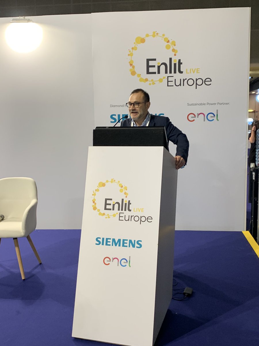 IDC4EU's tweet photo. ❗️Happening right now ❗️
Giorgio Micheletti kicking off the session on #EnergyDataSpaces at the Data Hub @Enlit_Europe in Rho Fiera Milano. 🇪🇺🇮🇹
#euproject #horizon2020 @opendei_eu #dataspaces #datastartegy #enrergypolicy https://t.co/7VZ6ap5MEp