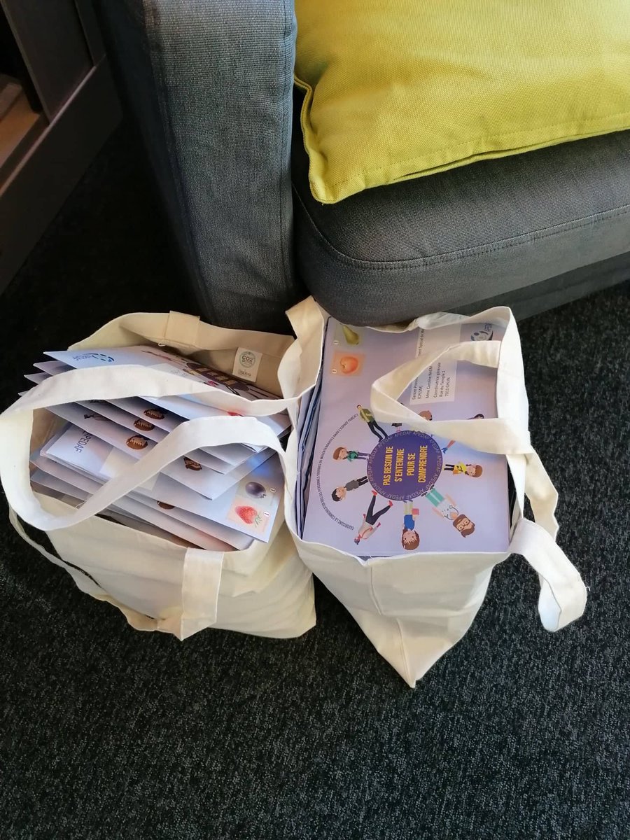 Merci à tous et toutes pour vos demandes d'outils. 😀 Nous les postons 1x/semaine donc si votre enveloppe n'est pas encore arrivée, pas de panique elle est en chemin !
1/2