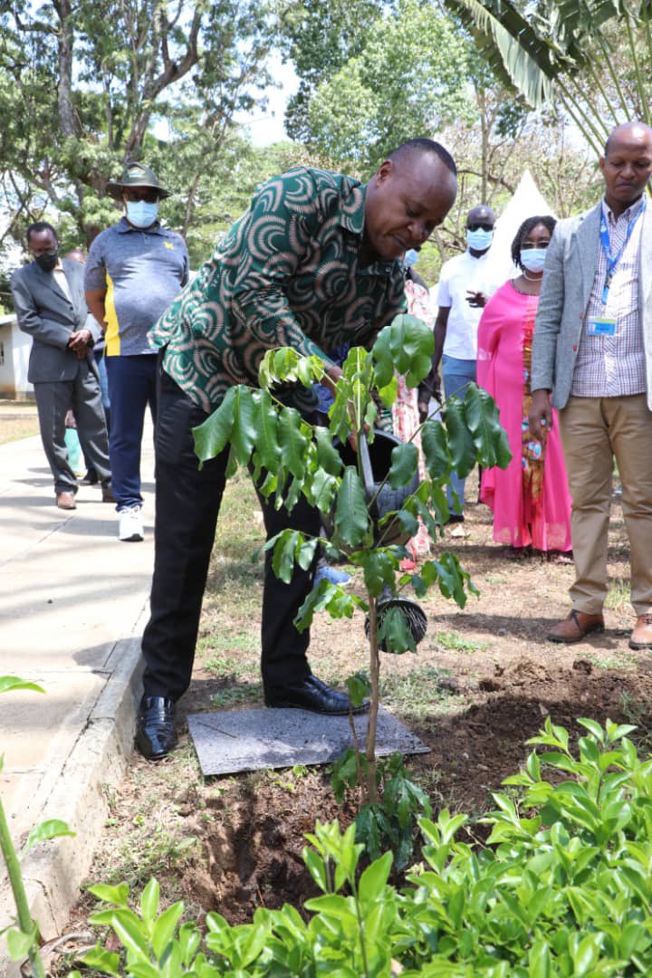 pmathuki's tweet photo. .@jumuiya we celebrated the #EACDAY set every 30th Nov today  by planting trees in response to #ClimateCrisis and efforts towards greening our community.EAC remains the most integrated #REC in #Africa.@citizentvkenya @ntvuganda @NTVnewsroom @KBCChannel1 @rbarwanda @TBConlineTZ https://t.co/nmYwVWyFm8
