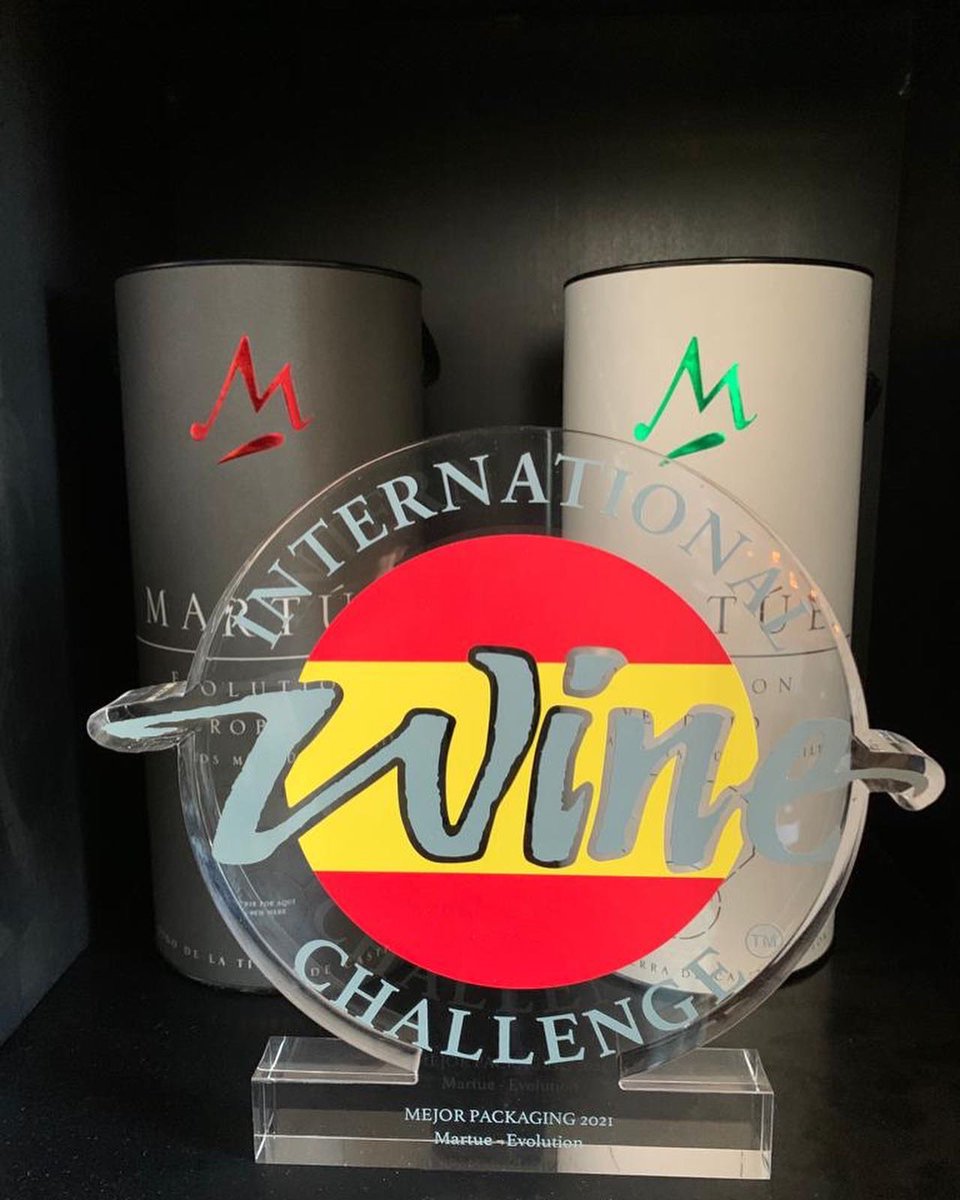 Martúe & BlancoNieva (@martue_nieva) on Twitter photo Este nuevo miembro de la familia ya está en casa, en un lugar especial.
GRACIAS <a href="/WineChallengESP/">IWCMerchantAwardsEsp</a> por reconocer Martúe Evolution como la mejor iniciativa de packaging 2021. Es un honor y una inspiración para seguir trabajando.
¡Enhorabuena al resto de premiados!
#iwcspain2021 Este nuevo miembro de la familia ya está en casa, en un lugar especial.
GRACIAS <a href="/WineChallengESP/">IWCMerchantAwardsEsp</a> por reconocer Martúe Evolution como la mejor iniciativa de packaging 2021. Es un honor y una inspiración para seguir trabajando.
¡Enhorabuena al resto de premiados!
#iwcspain2021
