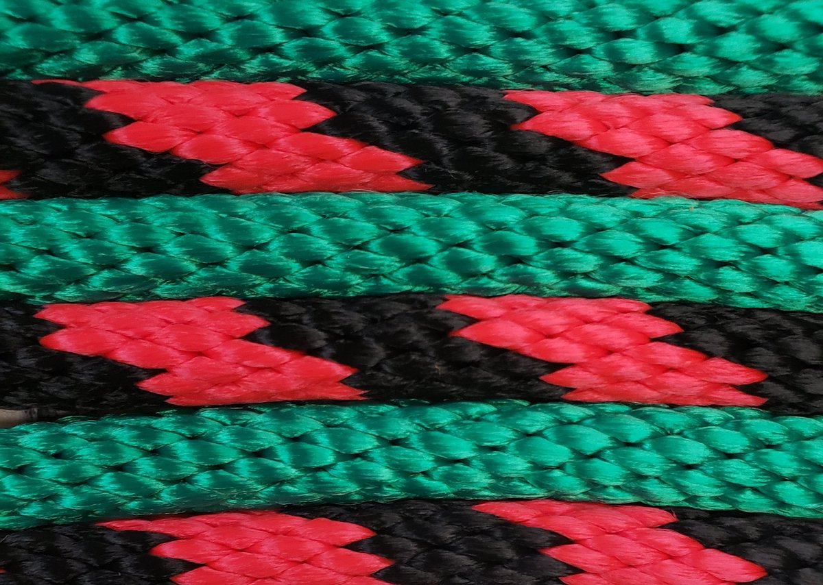 LoneWolfPet's tweet photo. Our 1/2" round braid in Red/Black &amp; Kelly Green. #lonewolfpets #wholesale #handmade #madeintexas #madeinamerica #doglovers #dogleashes #leashes #petsupplies #petproducts #Houston #Texas #houstondogs #dogsoftwitter #gifts #Springtx #springtexasbusiness #shoplocal #dogshows https://t.co/PXtnUQ93oP