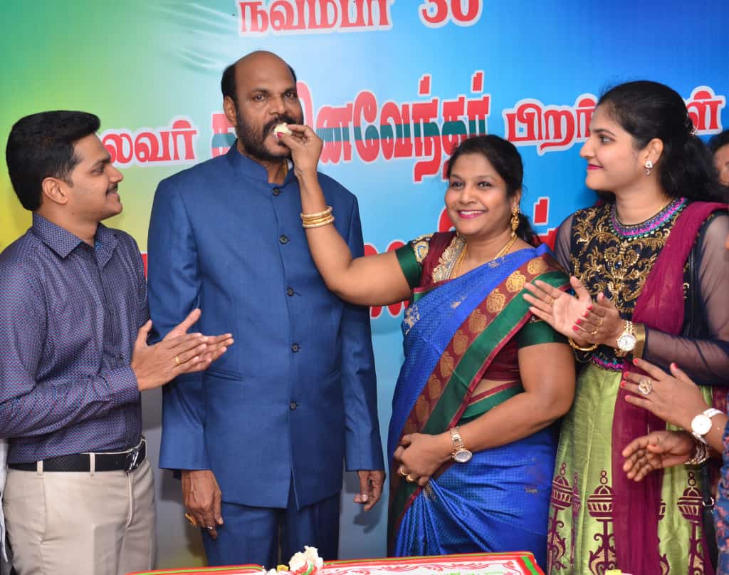 அகில  இந்திய‌ தேவேந்திர குல வேளாளர் முன்னேற்ற  சங்க தலைவர் தமிழக மக்கள் முன்னேற்றக் கழக தலைவர் தாய் தலைவன் அண்ணன் ஜான்பாண்டியன் அவர்களுக்கு பிறந்த தின‌ வாழ்த்துக்கள் 💐 <a href="/Andy_uk21/">Andy</a> @TMMK_on <a href="/JohnPandianTMMK/">John Pandian</a> <a href="/priscillaTMMK/">Priscilla Pandian</a> <a href="/NivedhithaVJ/">VJ Nivedhitha</a> <a href="/ViyangoOfficial/">Viyango John Pandian TMMK</a> <a href="/ParthiPanoff/">ParthiPan Mohan</a> @EdvinPandian