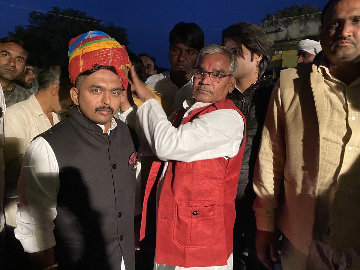 nikulofficial's tweet photo. आज जिला जुंजुनू स्थित बेसरडा गांव के सरपंच और धर्मेन्द्र प्रजापति और सभी गांव वालो ने श्री निकुलसिंह तोमर का बहुत उत्साह पूर्ण स्वागत किया उन सभी का खूब खूब धन्यवाद🙏🙏 https://t.co/evCkl89wrZ