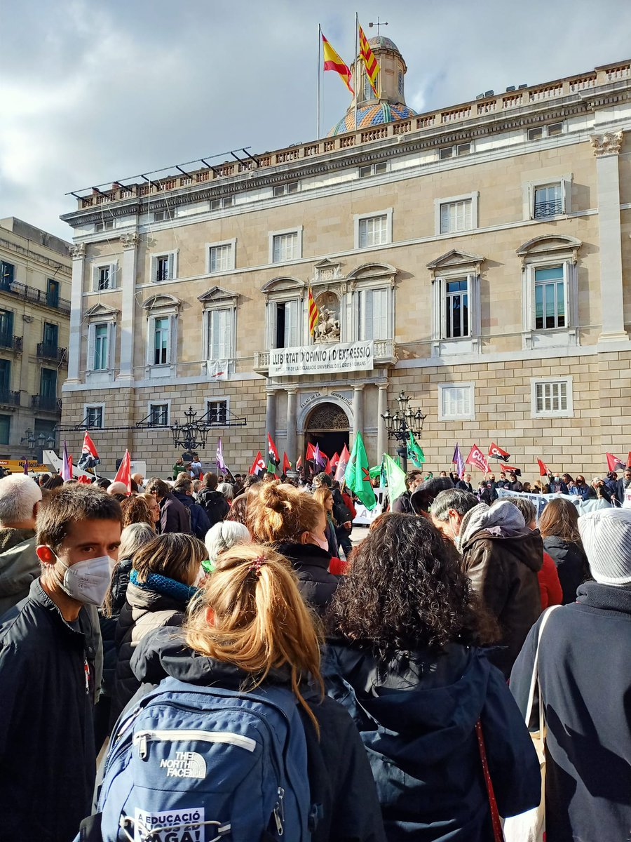 plataforma117's tweet photo. Manifestació multitudinària a Barcelona. Seguim lluitant pel que és just i no pararem fins aconseguir-ho! ✊#lesquehisomensquedem #FixesaJa #vagasectorpublic30N #noIcetazo https://t.co/ceKlRSfVbb