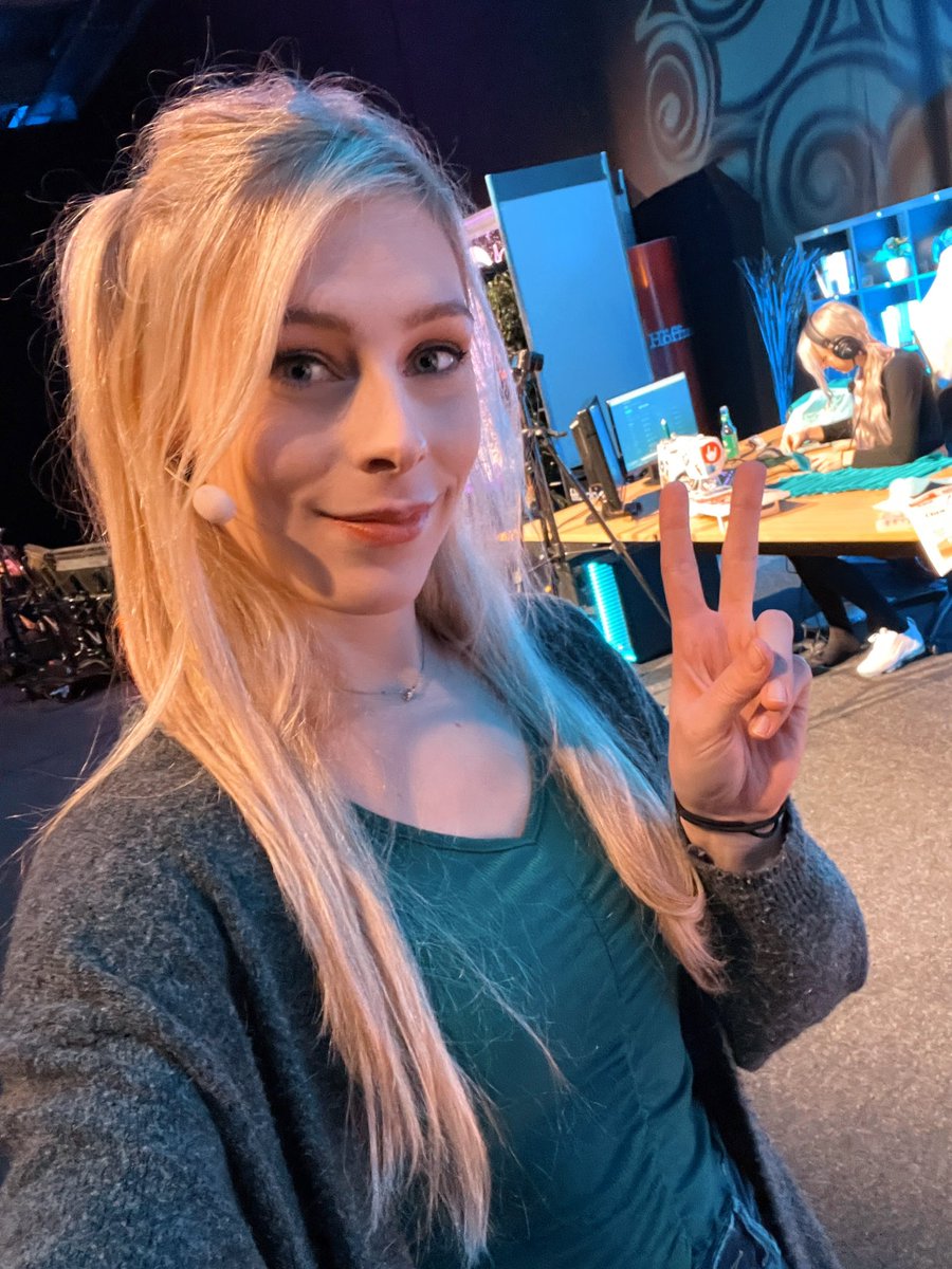 Was für abenteuerliche Tage! Erst die <a href="/mag_erfurt/">🌸MAG Erfurt🌸</a> und dann ging es auf das Pietsmiet Kartevent welches ich immernoch in den Knochen spüre! Aber es hat super viel Spaß gemacht :)
Ich bin deswegen aber auch heute überhaupt nicht zu gebrauchen und deswegen gönne ich mir heute Ruhe