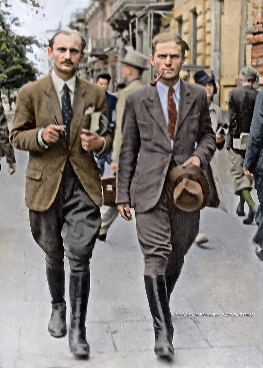 W imieniu Polski Podziemnej skazuję cię na śmierć za zdradę Ojczyzny!
Warszawa 1942.
Tych dwóch dżentelmenów to Likwidatorzy z AK🇵🇱️
Tadeusz Towarnicki i Stefan Sosnowski.
Likwidowali konfidentów .
Druga fotka u fryzjera dla takich od czerwonych farb  ...