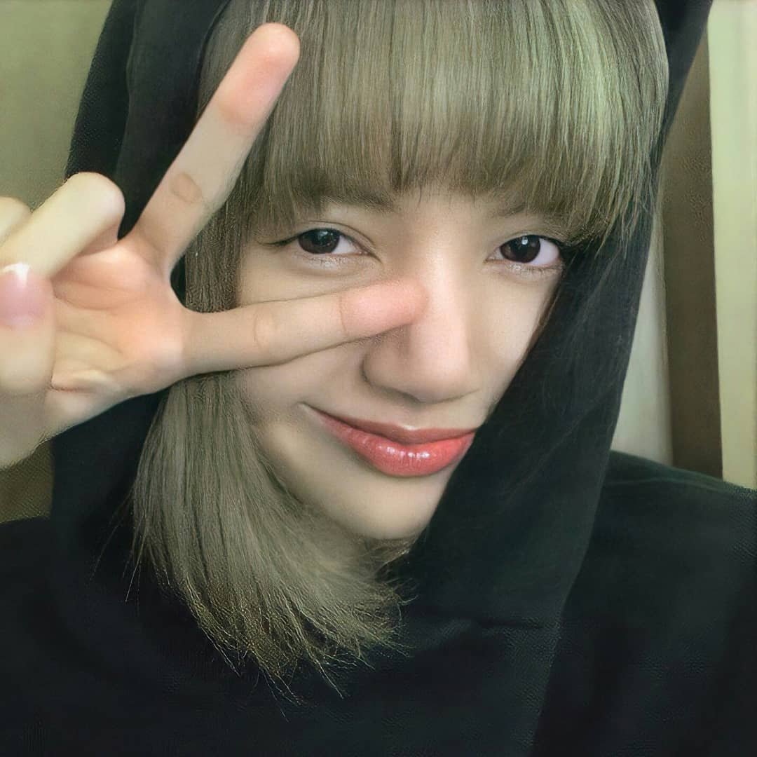 robrtcode's tweet photo. Have no symptoms. No worries 💛🐥

I vote for #MAMAVOTE #LISA https://t.co/C1r9ZWdmCi