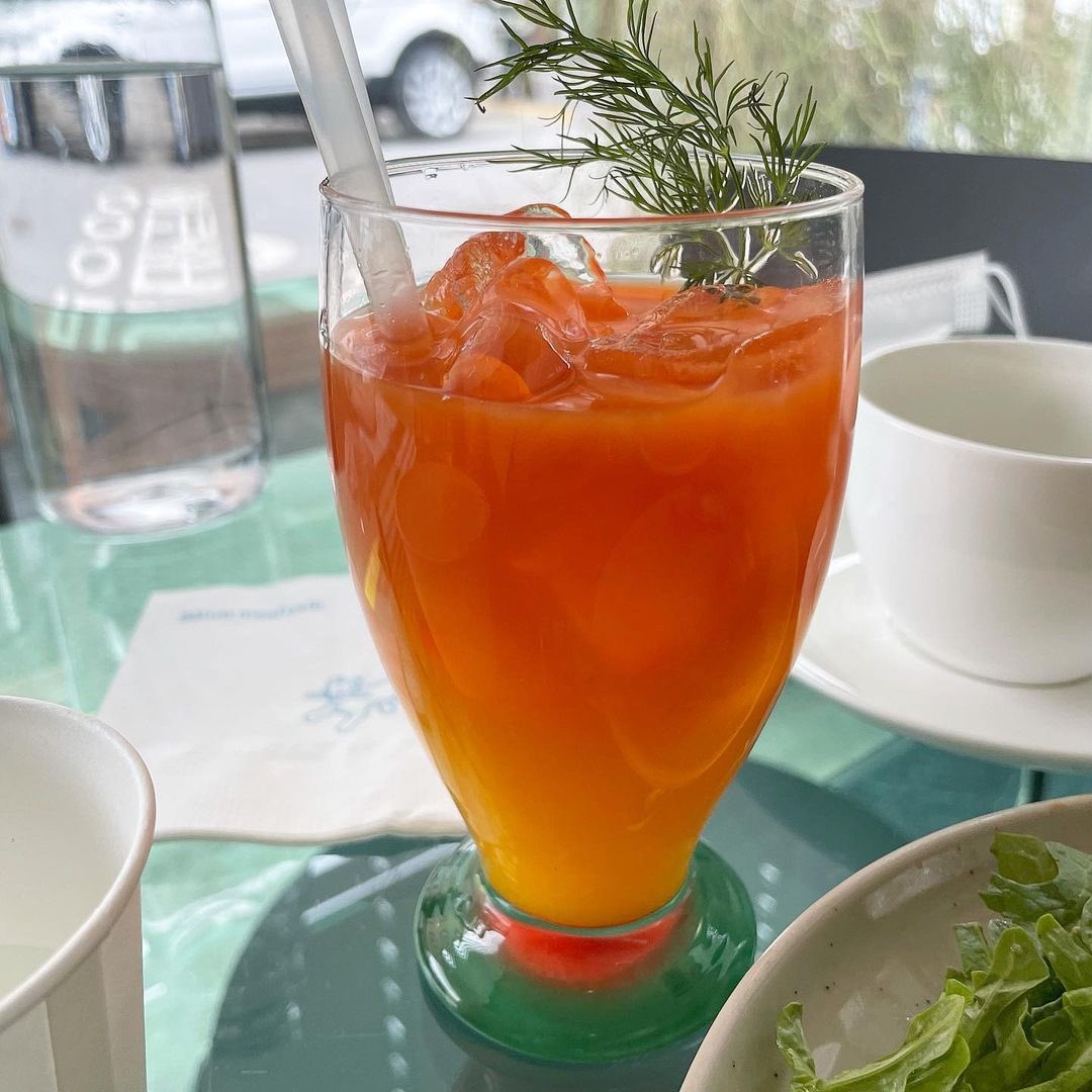 vzmvys's tweet photo. Coming here after a while. First thing first, juice to freshen up. 🍊 https://t.co/TY3LAlspdq