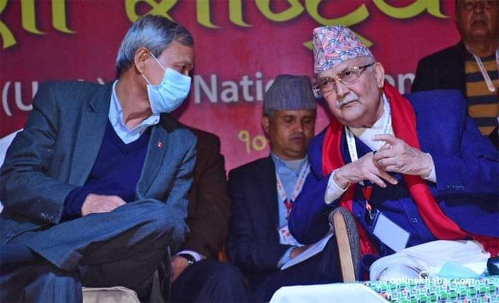 Sudip_s2002's tweet photo. PHD Holder लाई नै धुलो चटाएको देख्दा पढाईको महत्त्व कति छ भनेर त बुझिहालियो नि। https://t.co/qFQK5weqhA