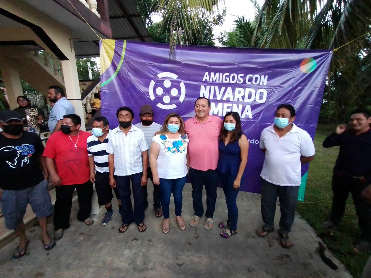MenaNivardo's tweet photo. Reunirnos mi esposa y yo con amigos, familiares y excolaboradores en #LazaroCardenas es contar cientos de anécdotas que fortalecen la #amistad Gracias por escucharme y trabajar a favor de #QuintanaRoo #FelizMartesATodos https://t.co/UcYSpgS0XR
