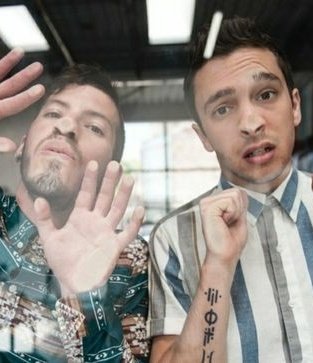 pilotsonchart's tweet photo. .@twentyonepilots’ “Migraine” is now certified as SILVER in the United Kingdom for selling over 200,000 units in the country. 🇬🇧 https://t.co/1Bt474t0X8