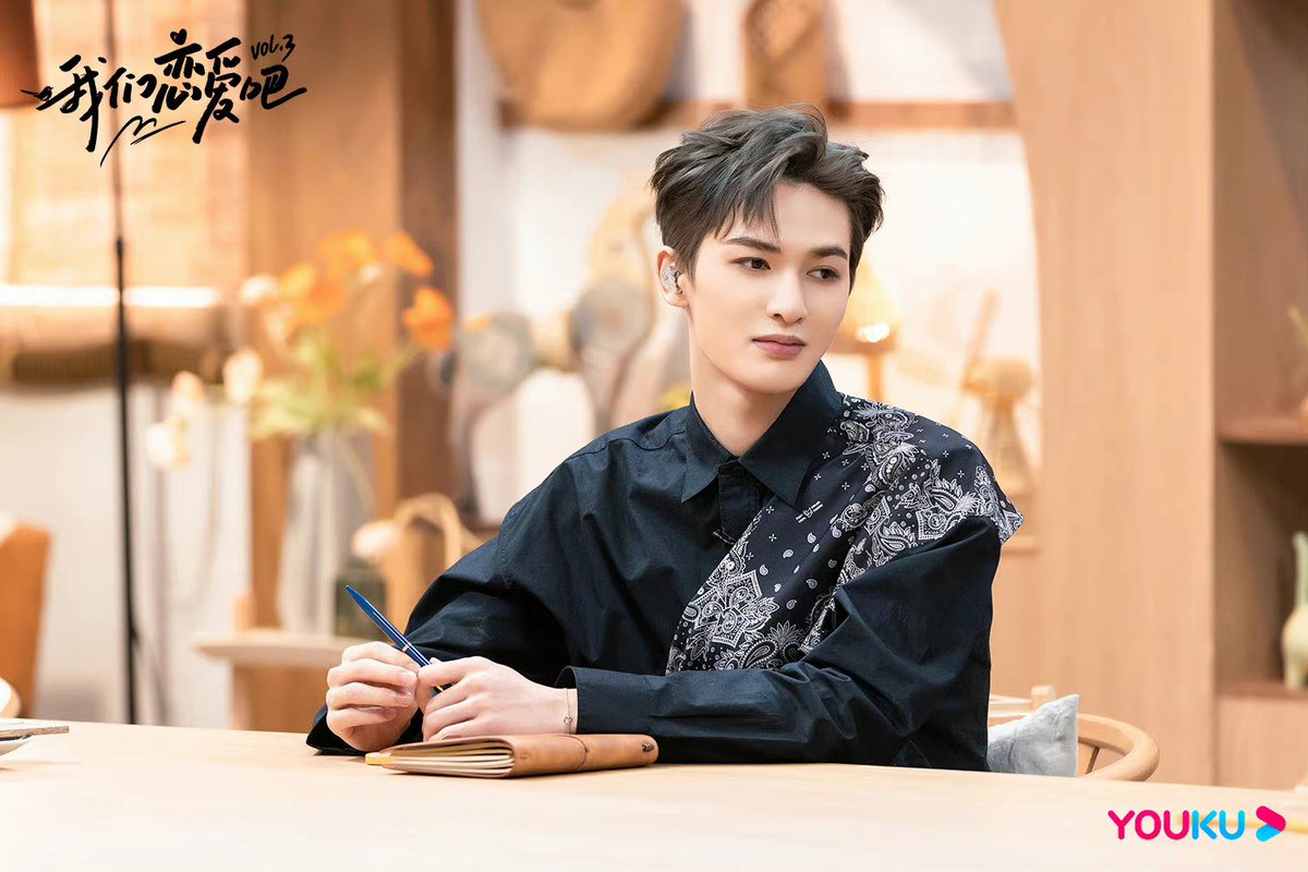 TheoZhengtingTH's tweet photo. 我们恋爱吧 Weibo Update 

ในฐานะผู้สังเกตการณ์ที่ยอดเยี่ยมคนนึง จูเจิ้งถิงสามารถติดตามรายการอย่างลงลึกและสรุปอย่างเฉียบขาดได้อิสระ~ 

©️我们恋爱吧官博
#RelationshipS3
#朱正廷 #ZhuZhengting #จูเจิ้งถิง https://t.co/rXryzno3TY