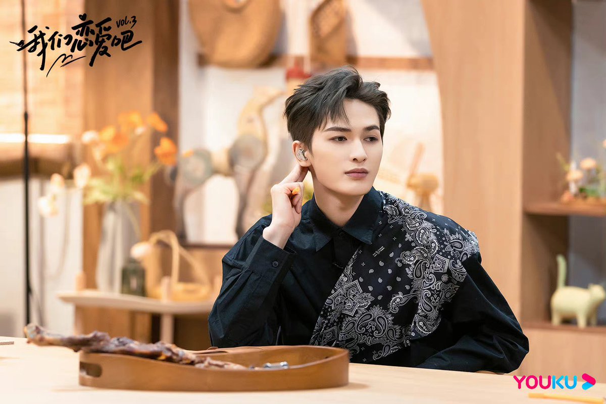 TheoZhengtingTH's tweet photo. 我们恋爱吧 Weibo Update 

ในฐานะผู้สังเกตการณ์ที่ยอดเยี่ยมคนนึง จูเจิ้งถิงสามารถติดตามรายการอย่างลงลึกและสรุปอย่างเฉียบขาดได้อิสระ~ 

©️我们恋爱吧官博
#RelationshipS3
#朱正廷 #ZhuZhengting #จูเจิ้งถิง https://t.co/rXryzno3TY