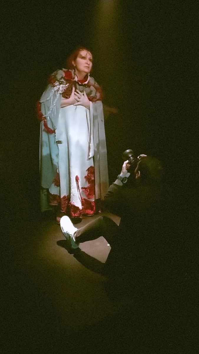 Ölü Kadınlar Diyarı tiyatro Oyun Kutusu.