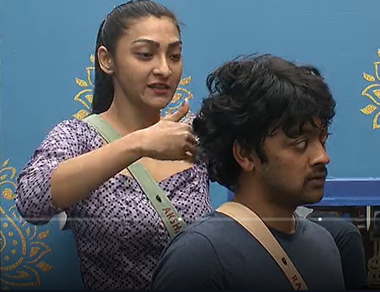 BlackShades31's tweet photo. My heart is full😭❤Just look at them, nothing has changed b/w these two💯😍The most genuine and strongest people of this season💥Stay the same guyss🥺❤The only bond that is constant from day 1🔥💕#Akshara #Raju #BiggBoss5Tamil #BiggBossTamil https://t.co/BhPIOomghO