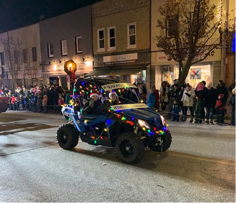 HowickMutual's tweet photo. Santa Claus Parades are back! Howick Mutual staff were thrilled to participate in outdoor activities this past weekend in Mildmay, Wingham and Clifford. #mildmaychamber #lionsclubwingham #mintofire https://t.co/ayENIAtMV5