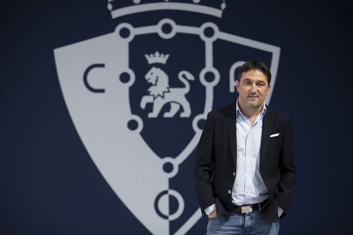 Osasuna's tweet photo. ♥️ Braulio Vázquez, el líder de nuestro proyecto deportivo hasta 2026.

#Braulio2026 https://t.co/0aqFWHRncl