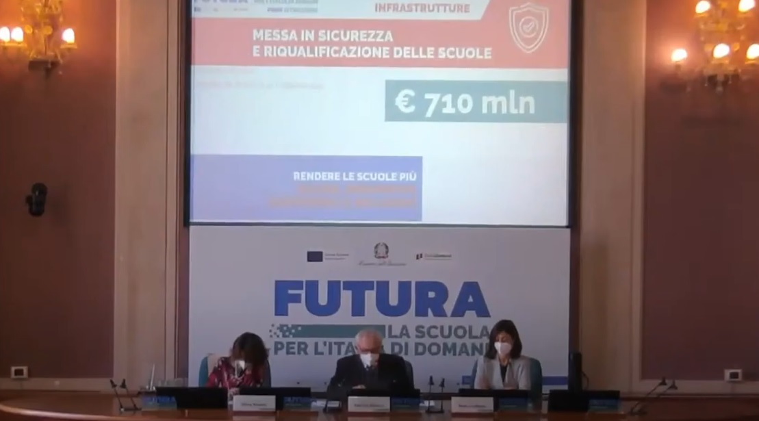 Primi bandi #PNRR per #asili nido #mense #palestre #scuole #innovative 5,2 miliardi. Bene risorse e riforme per ridurre #diseguaglianze territoriali, scuola per tutti e per ciascuno, una sfida che non possiamo perdere!