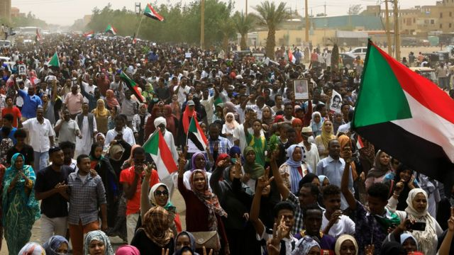 New demonstrations in Sudan today to denounce the political agreement between the army commander General AbdelFattah Al-Burhan &amp; Prime Minister Abdullah Hamdok to express rejection of the partnership components in running the country
#SudanMilitaryCoup 
#Omicron 
#مليونية30نوفمبر