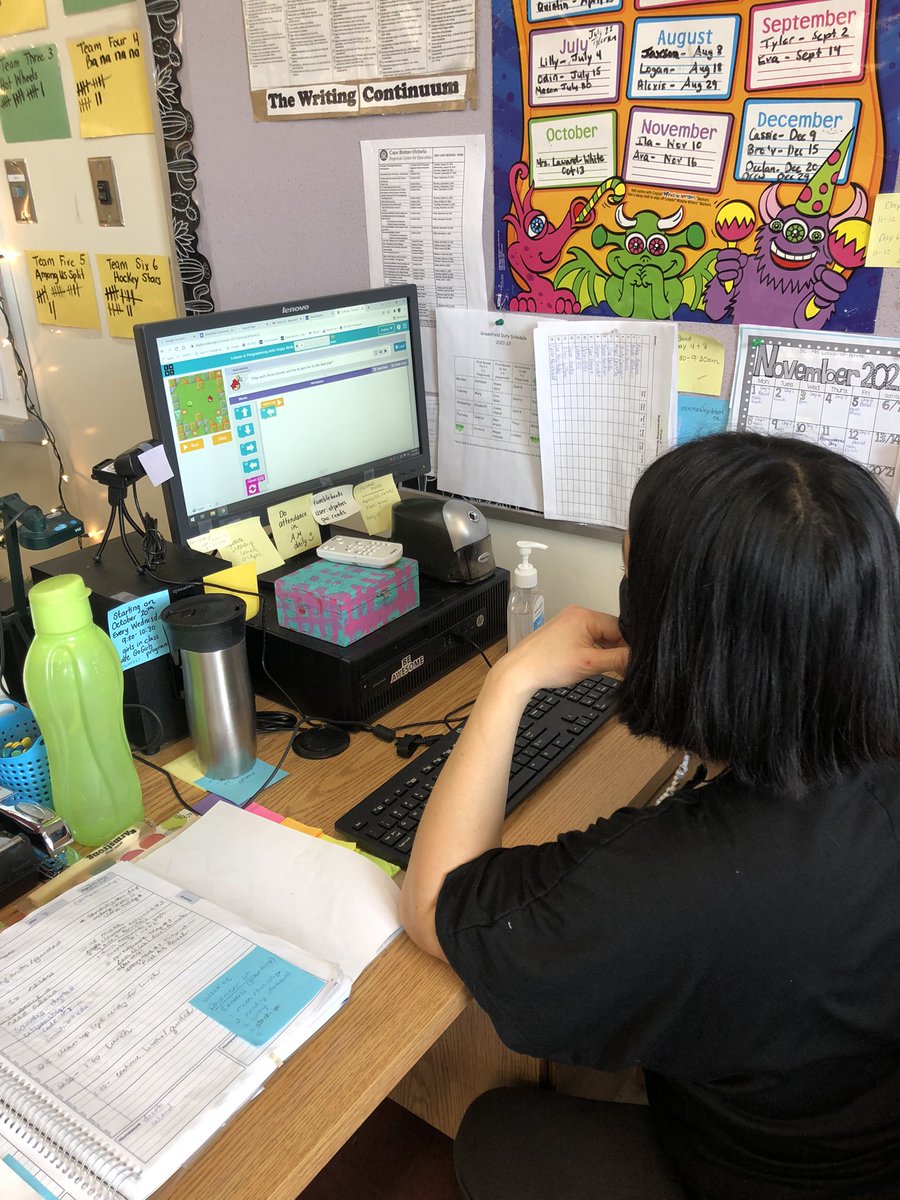 smleblanc40's tweet photo. Teachers learning, kids coding, kids helping others @GreenfieldCB #cbvrcetechtweet #digitalcitizenship #coding https://t.co/CalRowWm5q