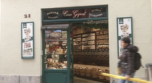 CanalTerrassa's tweet photo. 🛒COMERÇ | Visitem @Casagispert, distingida recentment amb el Premi Nacional de #Comerç. Per celebrar 170 anys d'història, compten amb la col·laboració de #PilarinBayés

▶️Ens ho expliquen @estevecardus i Anna Calsina a https://t.co/g39ctioiqq #comerç #Terrassa #Viladecavalls https://t.co/kHzxtwfrWF