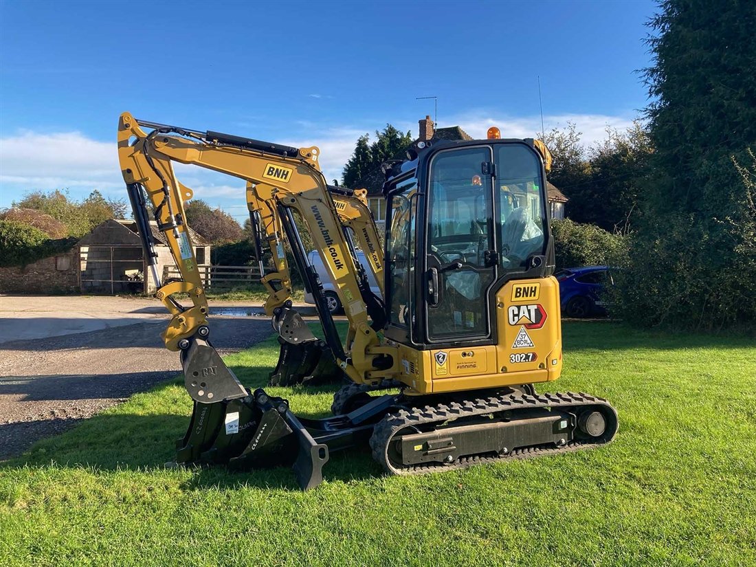 EarthmoversMag's tweet photo. Plant hire and waste management company Buckland Newton Hire (BNH) equips itself with two new Cat 302.7 mini-excavators supplied by Finning UK and Ireland.
Read story ⬇️
https://t.co/KQ5WMHW1Cl
-----
#earthmoversmagazine #caterpillar #finninguk #excavator #digger #planthire https://t.co/uu3EoX7fdE