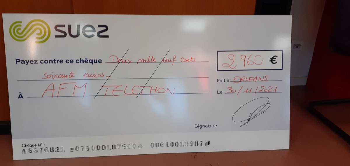 FConnil's tweet photo. Dans le cadre d’une opération #TeamStarter, les collaborateurs @SuezFR de l’Agence #CentreValdeLoire se sont mobilisés pour faire un don au Téléthon. 2960 € ont été collectés et ont été remis, en cette journée mondiale de la #Générosité, au @LaTelethon, sur @OrleansMetropol. https://t.co/XlONKu4uyc