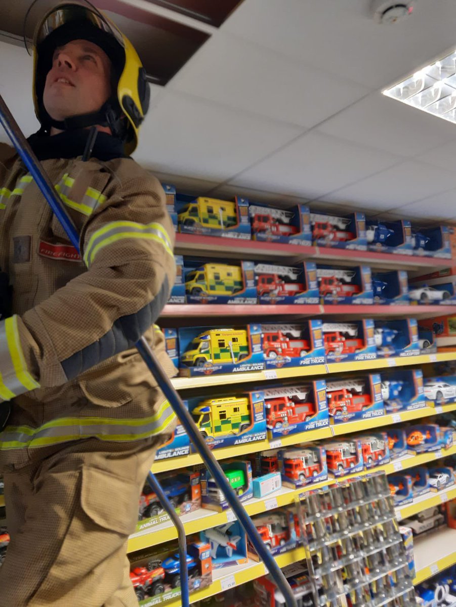 AFRSPatchway's tweet image. Incident at Smyth’s toys this afternoon. Never seen so many ambulances, fire engines and police in attendance😆. Just a faulty light setting off alarms this time 🛎💡