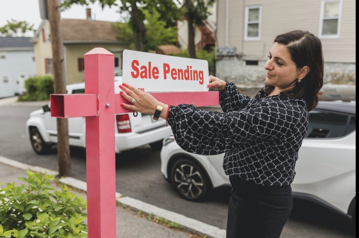 PrideEscrow's tweet photo. Seeking help settling down?
Escrow is the final but arguably the most important part of home buying. We can help you #Settlewithpride

#🦁 #titlecompany #realestate #titleinsurance #realtor #escrow #Dmvreltor #mobilenotary #loansigningagent #mortgage #notary #notarysigningagent https://t.co/t2TAUxcCxN