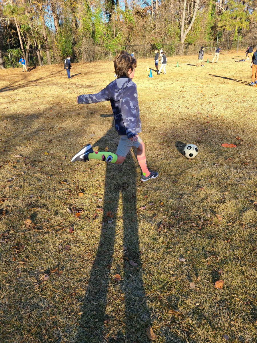 SpaldingPE's tweet photo. 5th grade working on their kicking skills with Crazy Kickball!! @principalSDE https://t.co/knalX4zdut