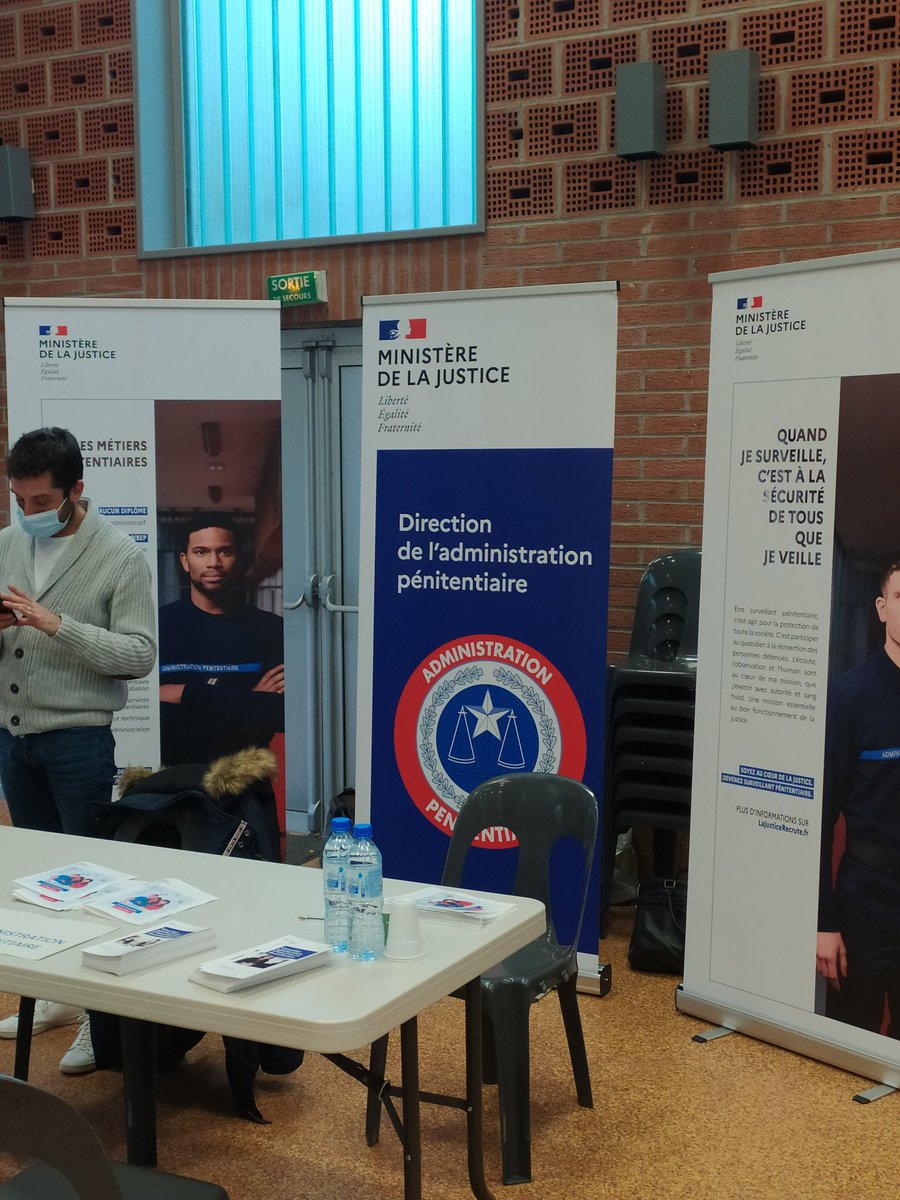Forum #metiersdeluniforme avec #poleemploi #Armentieres. Des métiers qui recrutent ...
#gendarmerie #ministeredesarmees #sureteferroviere #policenationale #ministeredelajustice. <a href="/bbourgot/">Bénédicte BOURGOT</a> @
