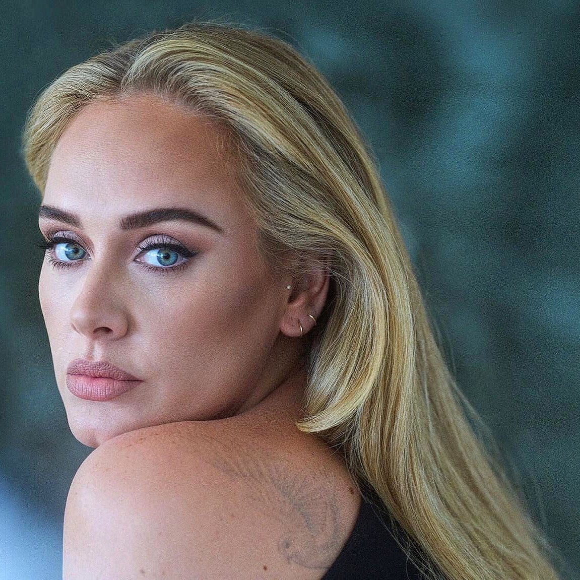 bluntxadele's tweet image. ADELE SERVING VISUALS