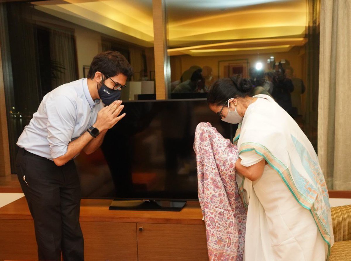 AITCofficial's tweet photo. Today, Shri @AUThackeray and Shri @rautsanjay61 called on AITC Chairperson @MamataOfficial, in Mumbai. https://t.co/x9WdHIcnXV