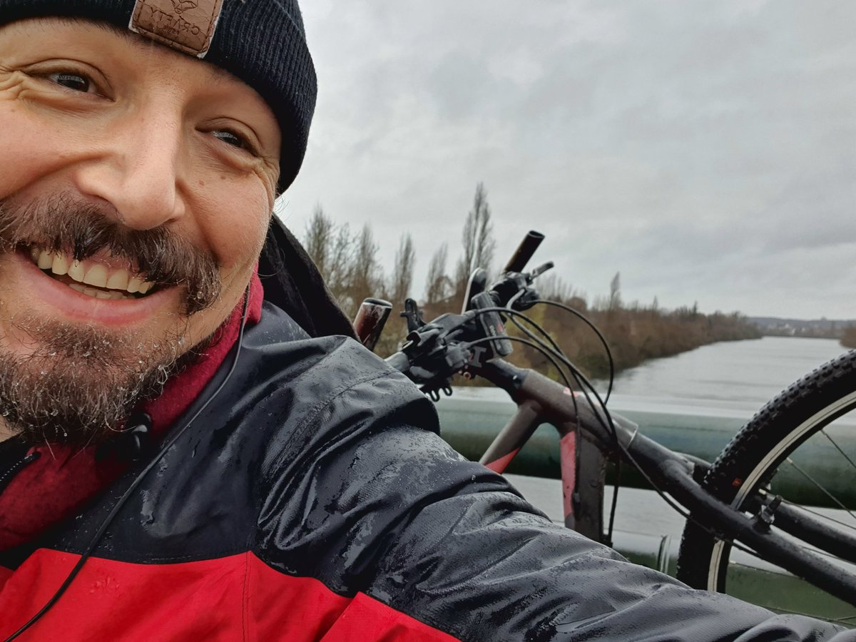 ralph_o_w's tweet photo. 4 degrees, lashing rain, 80 km/h headwind, bike, I think I'm really happy for the first time this year #officeoff #adventureon https://t.co/RORu02aO1N