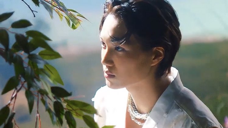 svckbaek's tweet photo. Por mais uma vez o Kai/Jongin entrega um álbum por completo cheio de maravilhas que refrescam nossos ouvidos e juntamente com o Mv de peaches nos faz admirar lindas paisagem e apreciar o talento enorme que ele possui. Orgulho!
#카이_피치스_공개
#PeachesOutNow
#jongin
#PeachesMV https://t.co/Vd8w7aFE0C