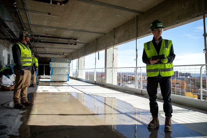 DeanWeidner's tweet photo. From the @Enquirer: A look inside @uofcincy's nationally-ranked co-op program
https://t.co/CxrOM5lCOu https://t.co/usWLtNRx7H