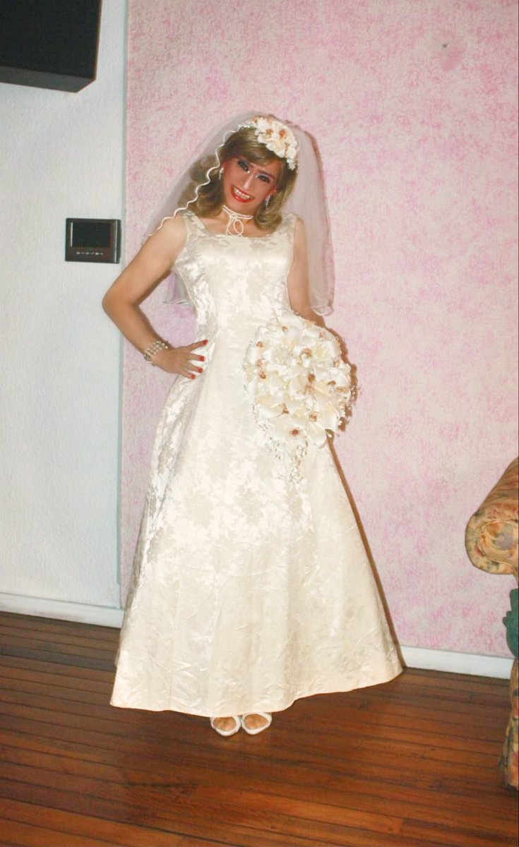 LauraGDaz1's tweet photo. El día de mi boda 💋💋💋 https://t.co/WSL8Th2qsM