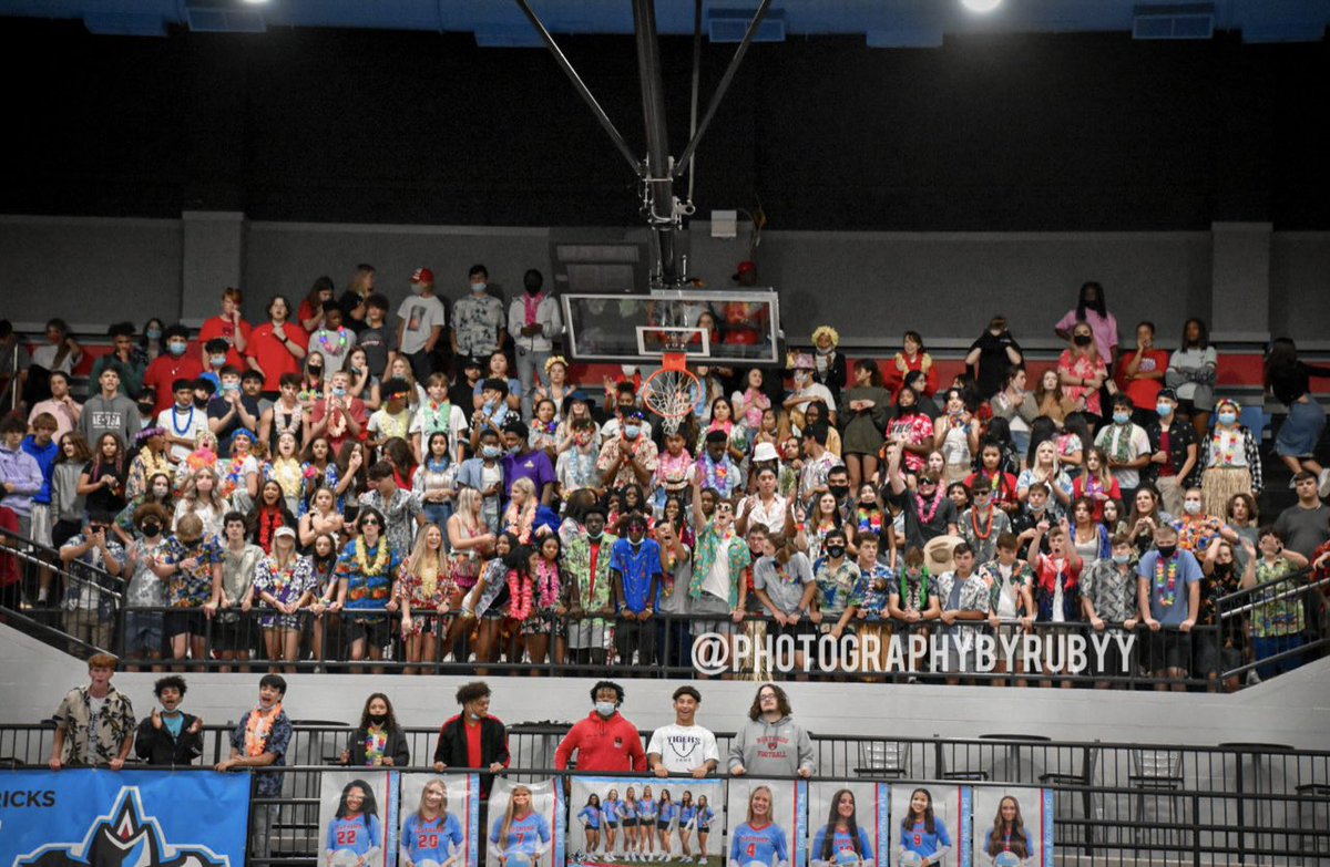 Gameday!!🏀
at Southside 
Varsity girls @ 6:00 
Varsity boys @ 7:00 
THEME: Blackout⚫️