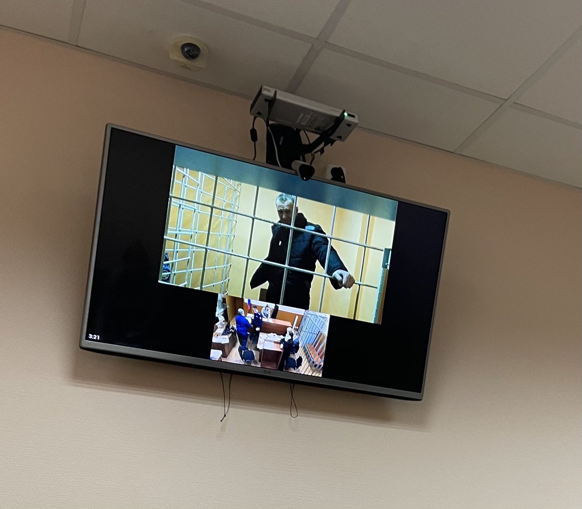 <a href="/navalny/">Alexey Navalny</a> до начала судебного заседания