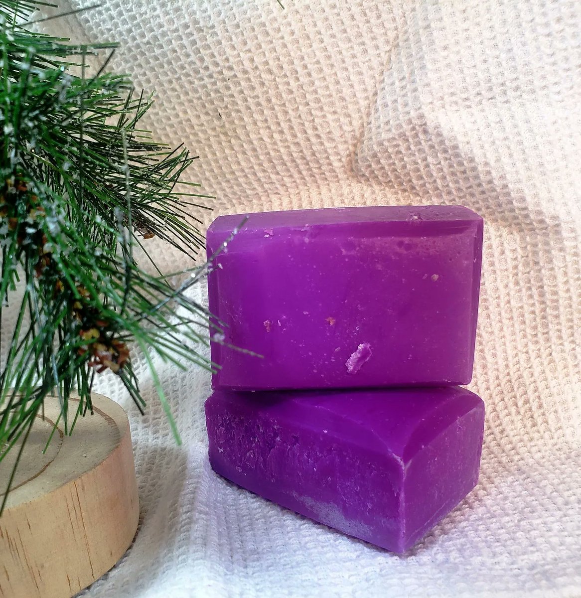 Try one of our new limited edition soaps, Violet Moonlight 💜 Get this in the sale for 20% off when you spend $36 or more. Just use code HOLIDAYS2021. soapmagic.com/limited-editio…