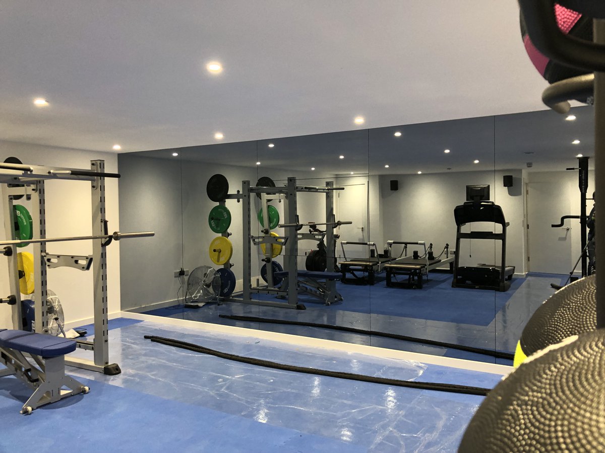 Veritais's tweet photo. Get the commercial gym vibe in your own home gym installation https://t.co/RyE8eq52jz #homegym #homegyminstallation https://t.co/0BCpVC9E5I